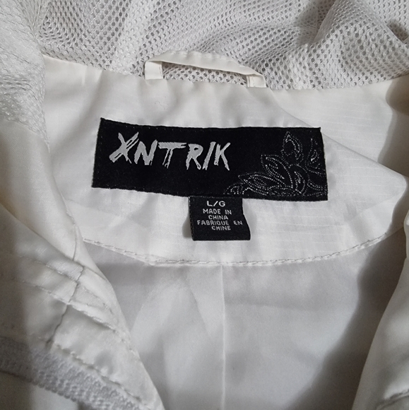 XNTRIK Lightweight Hooded Windbreaker Jacket - Picture 5 of 9